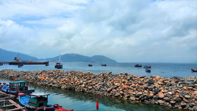 The waters off Ky Loi Commune of Ha Tinh Province truc vot.jpg