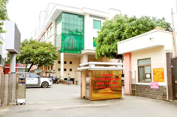 The headquarters of the Tan Binh District People's Committee will be used as the headquarters of Tan Binh Ward after the arrangement l1g-493-4885.jpg