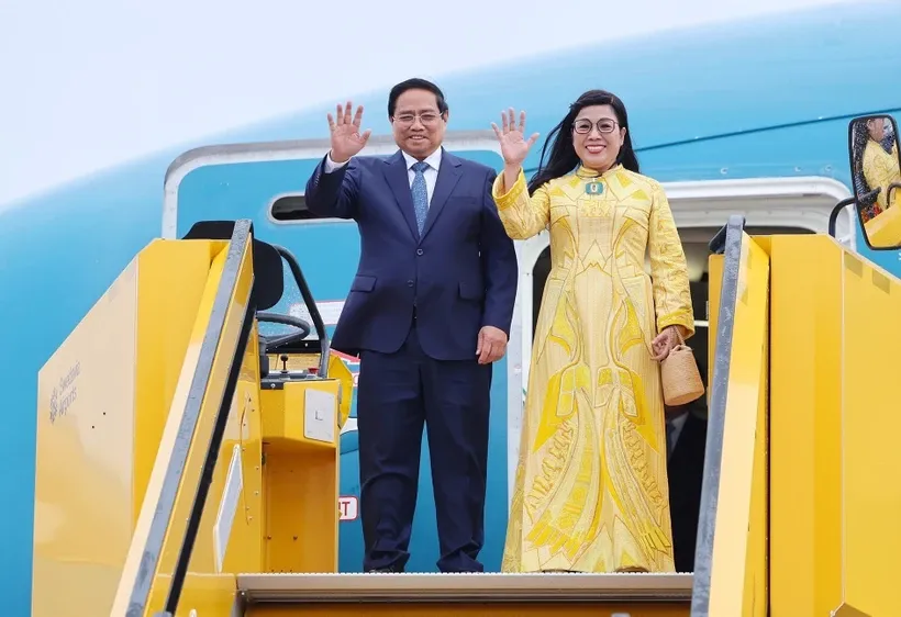 PM Pham Minh Chinh and his spouse arrive at Stockholm Arlanda Airport on June 11 evening. (Photo: VNA) vietnamese-pm-starts-official-visit-to-sweden-1.jpg