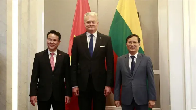 Lithuanian President Gitanas Nausėda attends Vietnam-Lithuania Business Forum ảnh 1 thu-truong-bo-tai-chinh-tran-quoc-phuong-va-chu-tich-vcci-tiep-don-tong-thong-litva-gitanas-nauseda-tai-dien-dan-doanh-nghiep-viet-nam-litva-anh-ha-nguyen-2672-580.jpg