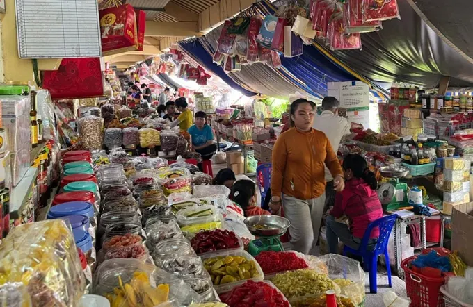 At a corner of Binh Tay Market in Ho Chi Minh City's District 6 z5c-4367.jpg