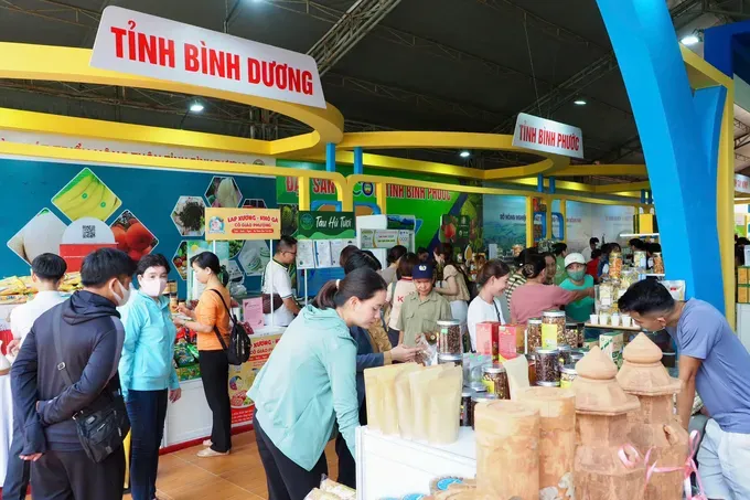 A fair of agricultural products z6004779852359-7c293021a202d7367c0b3cf48ddfee1d-512.jpg
