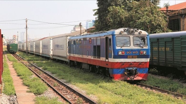 Legislators will discuss the revised Railway Law on June 18. tau-hang-362.jpg.jpg