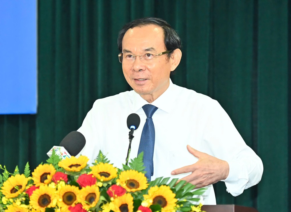 Secretary Nguyen Van Nen speaks at the conference Nen.jpg
