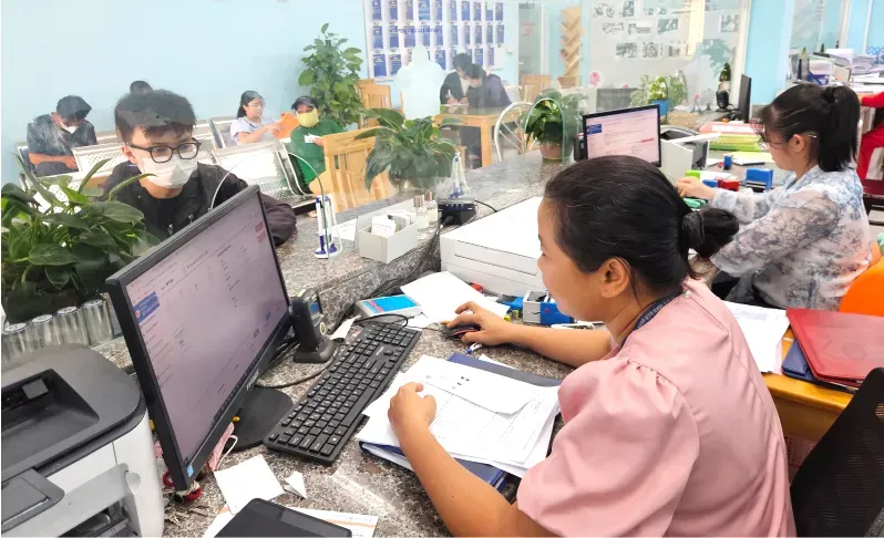 Civil servants handle administrative procedures for people at An Phu Dong Ward of Ho Chi Minh City's District 12 12.jpg