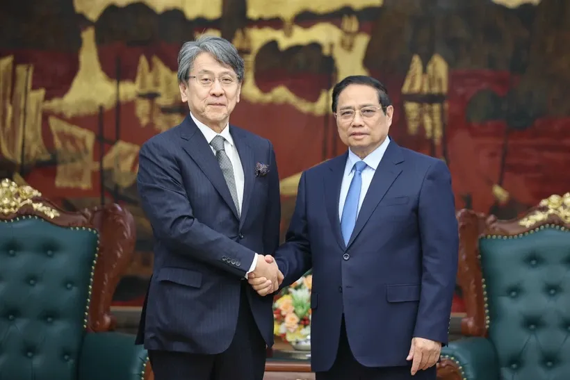 Prime Minister Pham Minh Chinh and Chairman of Japan Bank for International Cooperation Maeda Tadashi. (Photo: VNA) vna-potal-thu-tuong-tiep-ong-tadashi-maeda-chu-tich-ngan-hang-hop-tac-quoc-te-nhat-ban-8120622.jpg