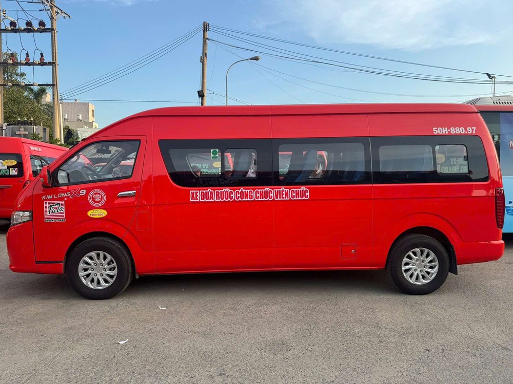 Shuttle buses for officials moving within Ho Chi Minh City 1000006401-4158-9996.jpg.jpg
