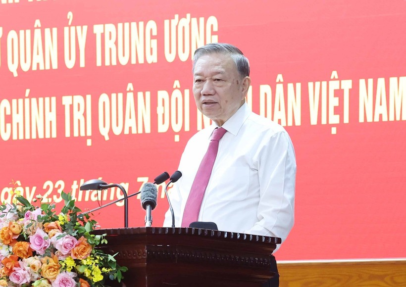Party General Secretary To Lam speaks at the working session with the General Department of Politics of the Vietnam People's Army (VPA) in Hanoi on July 23. (Photo: VNA) to-lam-1.jpg