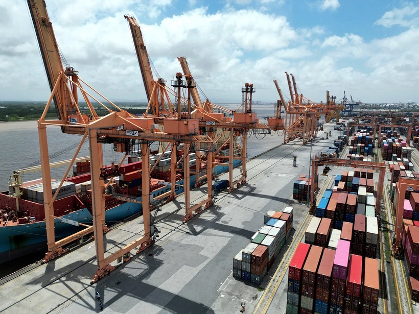 Goods at Hai Phong Port in northern port city of Hai Phong. (Photo: VNA) cang-hai-phong.jpg