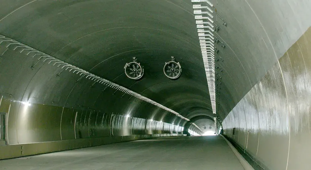 The mountain tunnel on Quang Ngai - Hoai Nhon Expressway has been completed and ready for traffic. psa-anh27-9429-8060.jpg