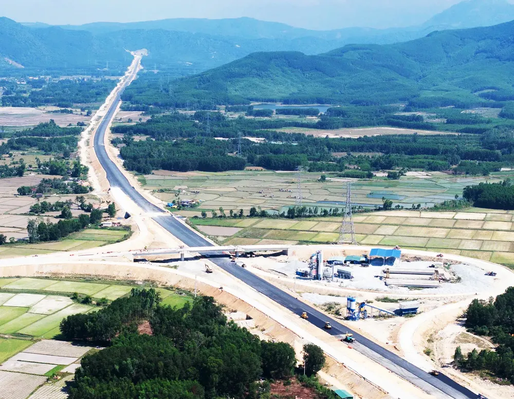 Quang Ngai - Hoai Nhon Expressway is nearing completion psa-anh29-2307-6871.jpg
