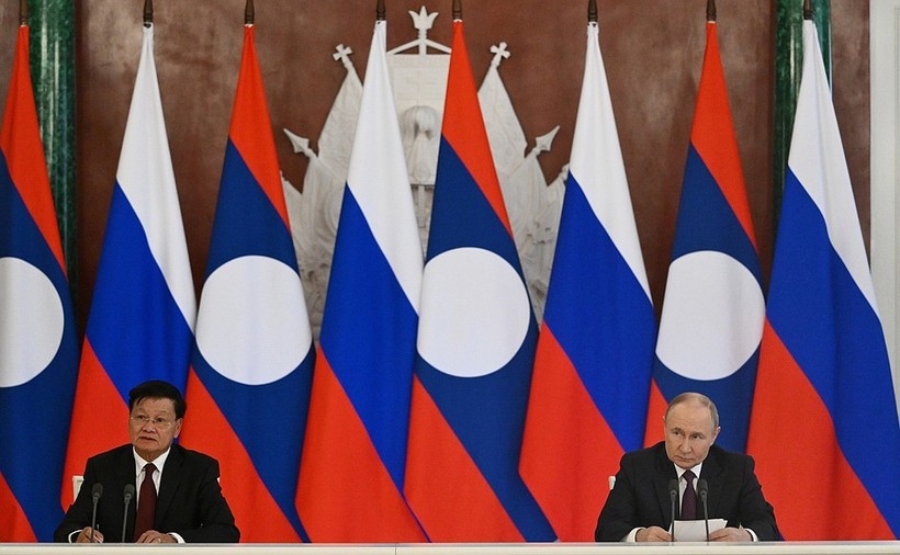 Russian President Vladimir Putin and Lao President Thongloun Sisoulith make statements following their talks. (Photo: en.kremlin.ru) russia.jpg