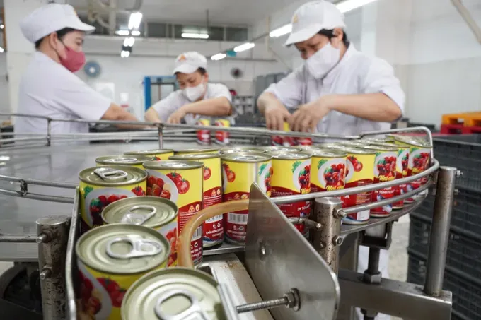 Production line at Vissan Factory in Ho Chi Minh City chu-de-2-370-3449.jpg