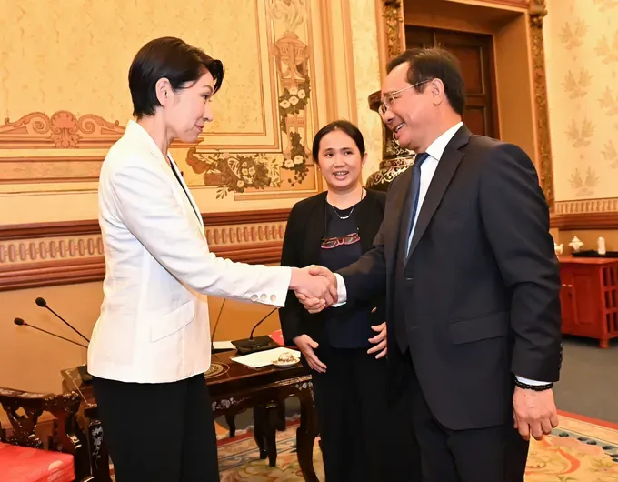 Chairman of the Ho Chi Minh City People's Committee Nguyen Van Duoc receives Chairwoman of the Japan-Vietnam Parliamentary Friendship Alliance Obuchi Yuko 3-6388-6164.jpg