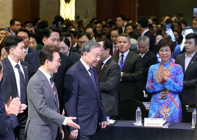 General Secretary of the Communist Party of Vietnam Central Committee To Lam and Prime Minister of the Republic of Korea (RoK) Kim Min-seok attend Vietnam - RoK Economic Forum in Seoul on August 12. (Photo: VNA) vna-potal-tong-bi-thu-to-lam-va-thu-tuong-han-quoc-du-dien-dan-kinh-te-viet-nam-han-quoc-8205080.jpg