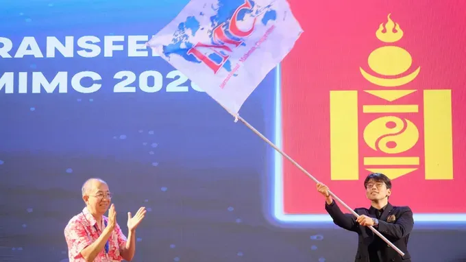 The organizing committee officially hands over the IMC 2026 hosting flag to the Mongolian delegation edu.jpg