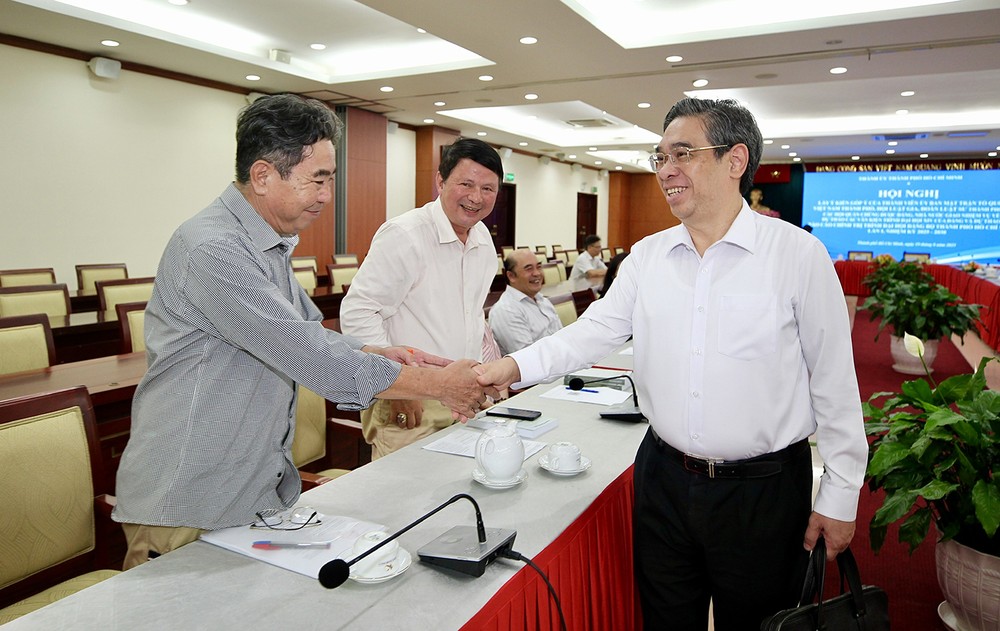Deputy Secretary of the City Party Committee Nguyen Phuoc Loc and delegates attend the conference loc.jpg