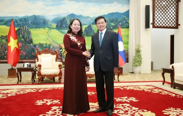 General Secretary of the Lao People’s Revolutionary Party (LPRP) and President of Laos Thongloun Sisoulith (R) receives Vietnamese State Vice President Vo Thi Anh Xuan on August 21. (Photo: VNA) 445202_5250421663782984_tbt.jpg