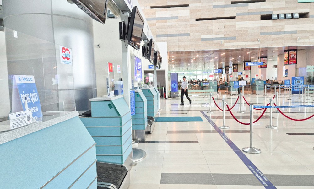 The check-in area at Can Tho Airport is always deserted and quiet. Y5b.jpg