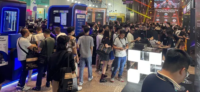 A blockchain-specific event in Ho Chi Minh City introducing digital asset technology attracts many young people to participate. z4a-9696-2828.jpg