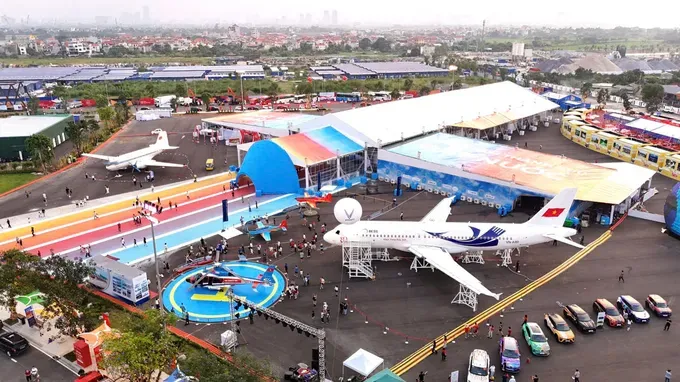 Outdoor exhibition area is named 'Aspiration for the sky' 4114f544b920327e6b31-2270-6575.jpg