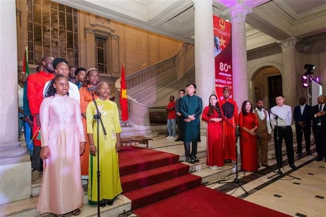 Performance of the two national anthems at the anniversary celebration. (Photo: VNA) mozambique.jpg