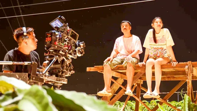 A scene from the movie Closing the deal chotdon.jpg