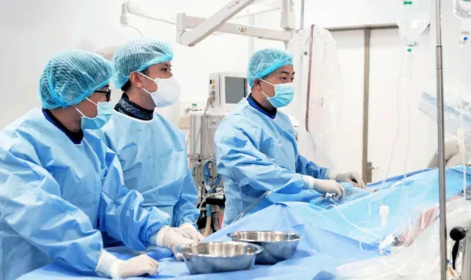 Surgeons of Thu Duc General Hospital carry out an operation operation.jpg