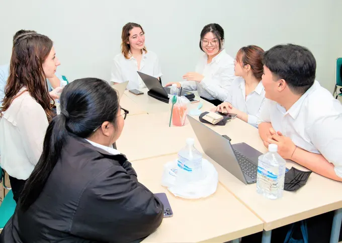 Students of the international joint program of Ho Chi Minh City University of Technology in group study. training-program.jpg