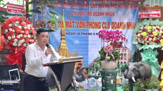 Chairman Trang Huu Nghia of the Vietnam-Laos Friendship Association in Ho Chi Minh City speaks at the event viet-lao.jpg
