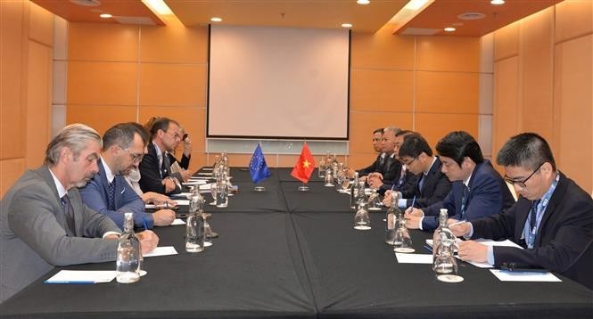The meeting between National Assembly Vice Chairman Le Minh Hoan and Wouter Beke, chair of the European Parliament delegation at AIPA-46, in Kuala Lumpur on September 18. (Photo: VNA) vna-potal-aipa-46-nghi-vien-chau-au-mong-muon-thuc-day-quan-he-voi-viet-nam-va-khu-vuc-8282328.jpg
