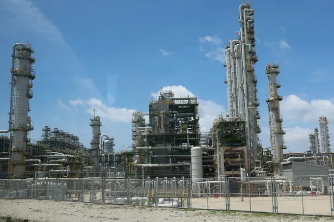 Long Son Petrochemicals (LSP) is a strategic FDI project of SCG Chemicals (Thailand) long-son-6106-447.jpg