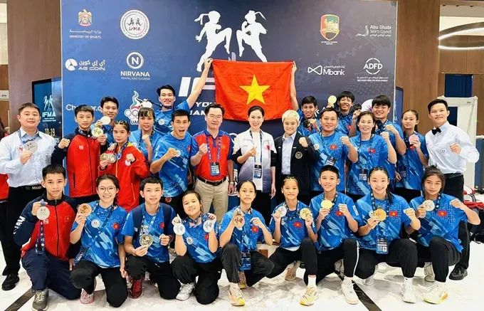 Vietnam's Muay Thai team secures four gold medals at the 2025 World Youth Championships sport.jpg
