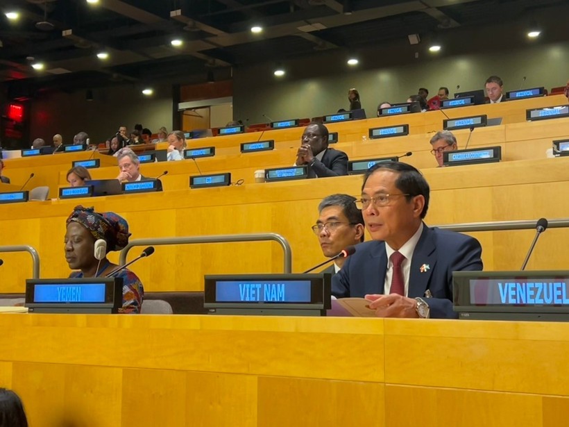 Vietnamese Deputy Prime Minister Bui Thanh Son speaks at the event (Photo: VNA) pp.jpg