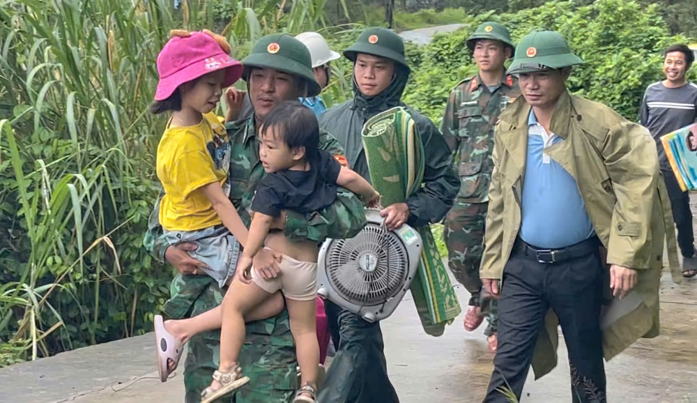 Local authorities make an urgent evacuation of residents bao-2.jpg