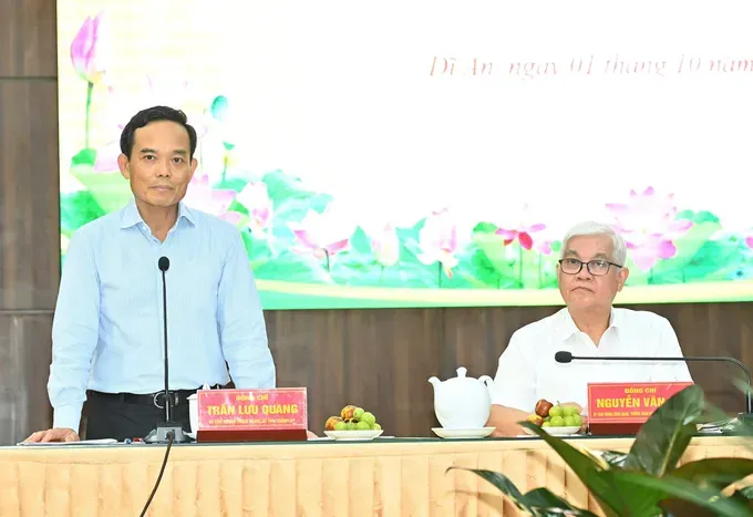Secretary Tran Luu Quang speaks at the working session with the Standing Committee of the Di An Ward Party Committee luu-quang.jpg