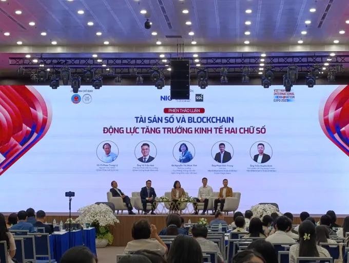 Participants at the forum blockchain.jpg