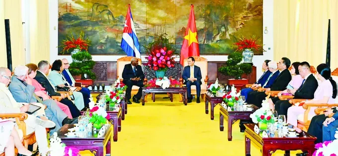 Participants at the meeting c8c-4071-9975.jpg
