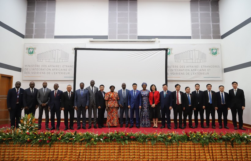 On July 10, 2025, a seminar on Vietnam – Côte d’Ivoire economic policy and cooperation takes place at the headquarters of the Côte d’Ivoire Ministry of Foreign Affairs, African Integration and Ivorians Abroad, with the participation of nearly 200 delegates. (Photo: VNA) jp.jpg