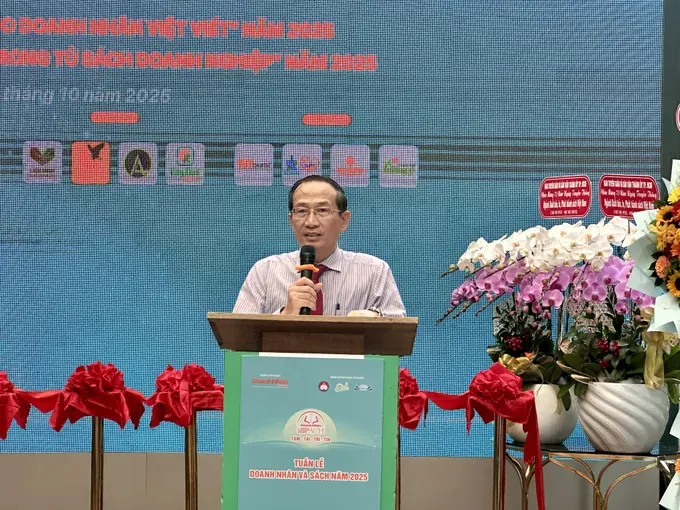 Editor-in-Chief of Saigon Entrepreneur Magazine Tran Hoang delivers the opening speech of Entrepreneur and Book Week 2025 img-4489-2247-1808.jpg