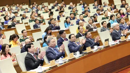 Party General Secretary To Lam (second, left), other Party and State leaders, and NA deputies attend the opening session. (Photo: VNA) du-3017-7969.jpeg