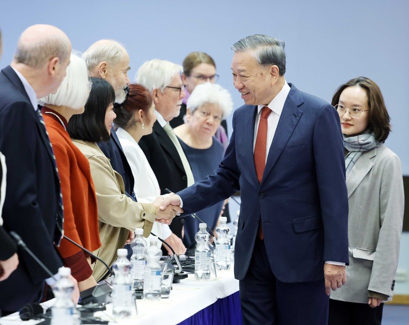 Party General Secretary To Lam and delegates (Photo: VNA) lam.jpg
