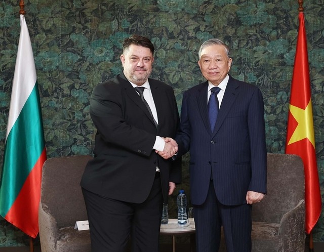 General Secretary of the Communist Party of Vietnam (CPV) Central Committee To Lam (right) and Chairman of the Bulgarian Socialist Party (BSP) Atanas Zafirov. (Photo: VNA) lam.jpg