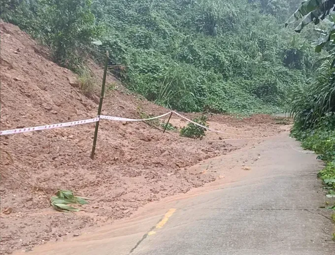 Landslide in Da Nang City dat-dat.jpg