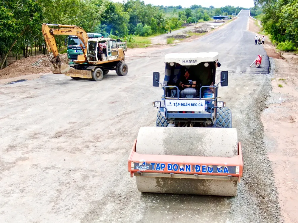 Excavators and road rollers work on the road surface on the Ho Chi Minh Highway through Ho Chi Minh City. ps4-668-800.jpg