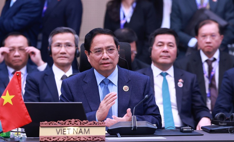 Prime Minister Pham Minh Chinh (C) attends the 26th ASEAN-RoK Summit. (Photo: VNA) pham-minh-chinh.jpg