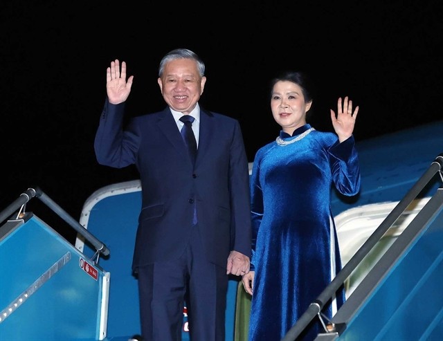 General Secretary of the Communist Party of Vietnam (CPV) Central Committee To Lam and his spouse Ngo Phuong Ly depart Hanoi on October 28 for a three-day official visit to the UK. (Photo: VNA) 460288_5308650926301125_vna_potal_tong_bi_thu_to_lam_len_duong_tham_chinh_thuc_lien_hiep_vuong_quoc_anh_va_bac_ireland_8368179.jpg
