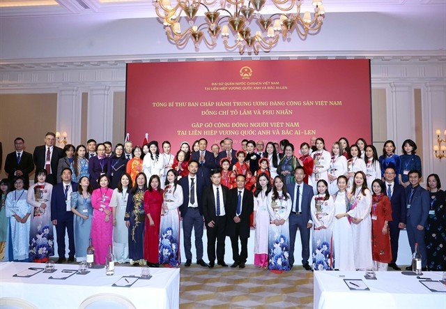 Party chief To Lam meets the Vietnamese community in UK (Photo: VNA) to-lam.jpg