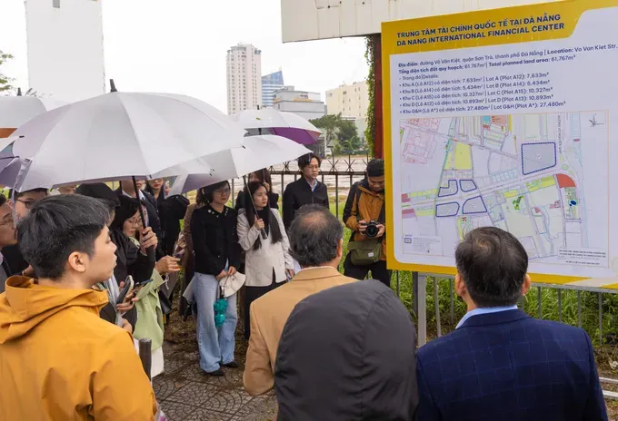 tham-quan-trung-tam-tai-chinh-da-nang-3-6423-9772.jpg