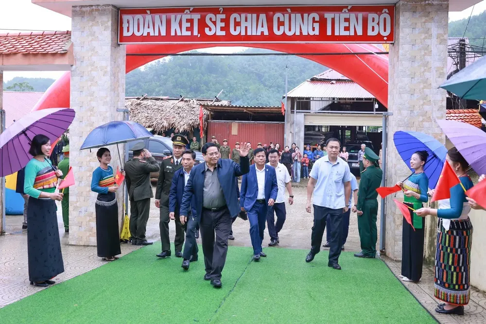thu-tuong-chinh-phu-pham-minh-chinh-toi-du-le-khoi-cong-tai-truong-noi-tru-lien-cap-tieu-hoc-va-trung-hoc-co-so-xa-yen-khuong-thanh-hoa-anh-vgp-nhat-bac-4685-2373.jpg
